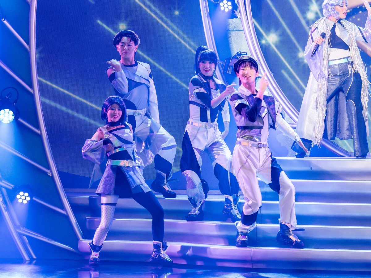 DtimesJP's tweet photo. 東京ディズニーランド「The D-Groovationz4 Live: Happy! Funky! Groovy! Tour」
The D-Groovationz 4の圧巻のパフォーマンスで開幕！
ミッキーたちも駆けつけ、一気に会場のボルテージが高まります☆
https://t.co/kVD0DruKzs https://t.co/KPFXYkwDue