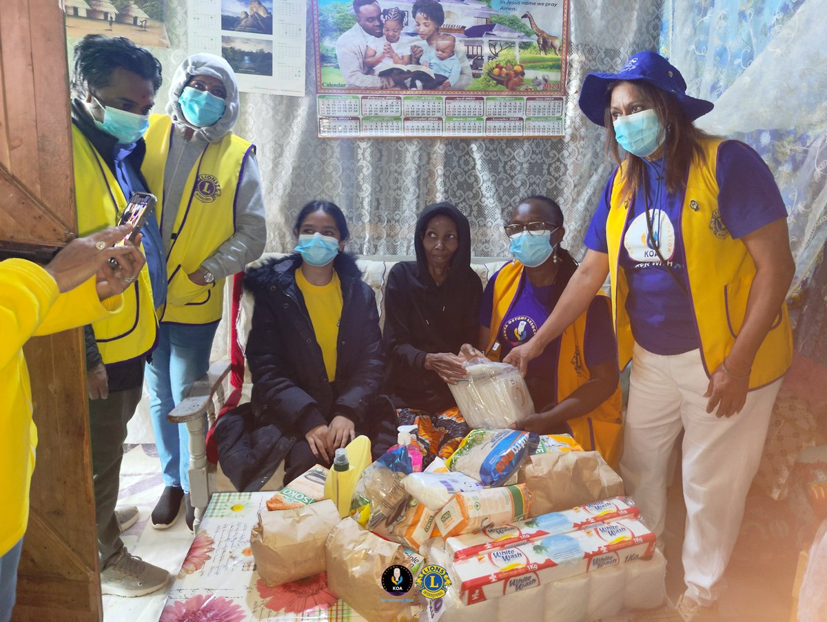 KenyaOstomates's tweet photo. KOA teamed up with @LionsClubNairobi -Peponi for home visits in Kibera, visiting ostomy patients &amp; donating food items &amp; hygiene essentials like tissues.
Thank you to @LionsClubNairobi - Peponi &amp; @Lions District 411A for making a real impact! 

#OstomyCare #District411A #Kibera https://t.co/OIqWux54pX