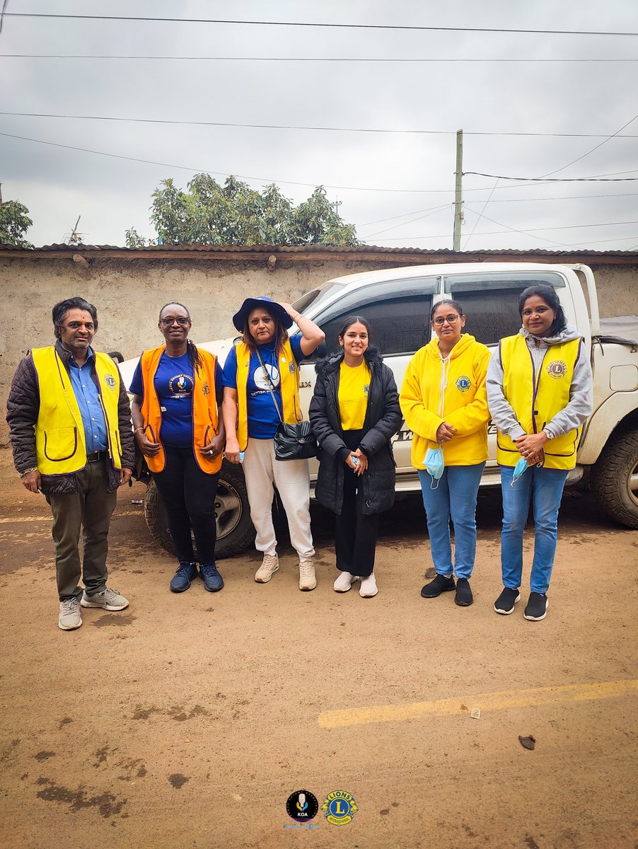KenyaOstomates's tweet photo. KOA teamed up with @LionsClubNairobi -Peponi for home visits in Kibera, visiting ostomy patients &amp; donating food items &amp; hygiene essentials like tissues.
Thank you to @LionsClubNairobi - Peponi &amp; @Lions District 411A for making a real impact! 

#OstomyCare #District411A #Kibera https://t.co/OIqWux54pX