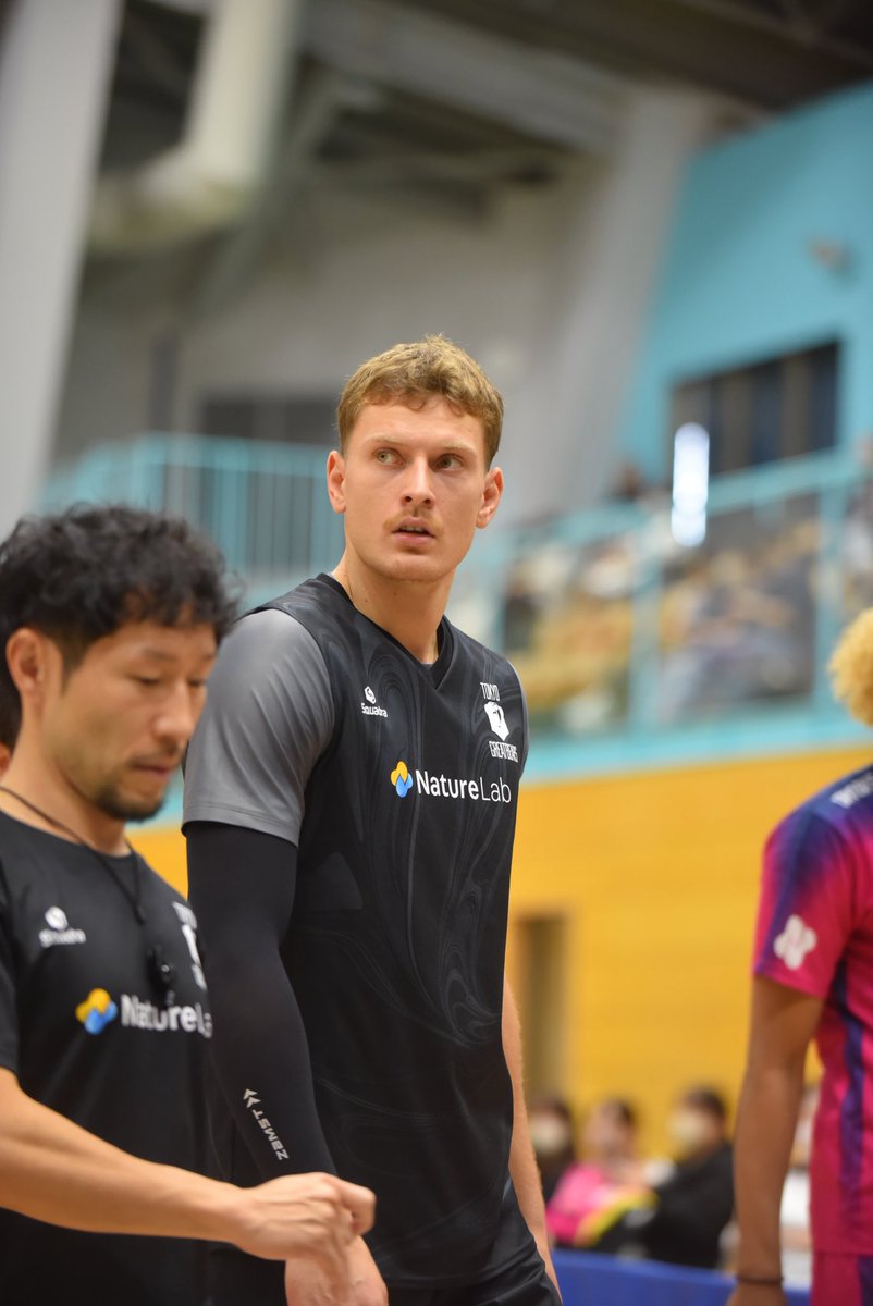 Yprxi's tweet photo. GAME DAY‼️

#東京グレートベアーズ 🆚
                  #ジェイテクトSTINGS愛知

#tokyogreatbears 
#マックスシュルツ 選手
#maxschulz 選手 https://t.co/HBNidaN9as