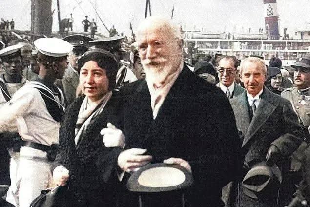 dursun_mutlu's tweet photo. @koylu_skken @vukuathaberx Al lan sana Türk katili yunan karını  kızını koluna takarsın ala geyik gibi dolaşırsın https://t.co/HSPBOLkACV