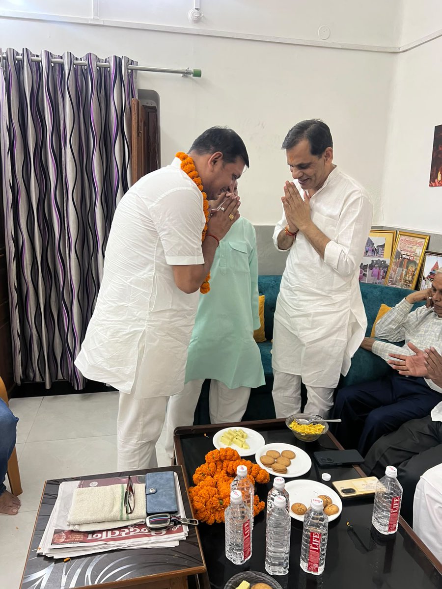 Mukund_0221's tweet photo. #गोरखपुर में आज प्रदेश संयुक्त महामंत्री श्री सत्य प्रकाश सिंह ‘मुन्ना भैया’ के अस्वस्थ होने की जानकारी मिलने पर उनके निवास पर जाकर कुशलक्षेम जाना एवं स्वास्थ्य का हाल-चाल जाना। https://t.co/gKWywt629U