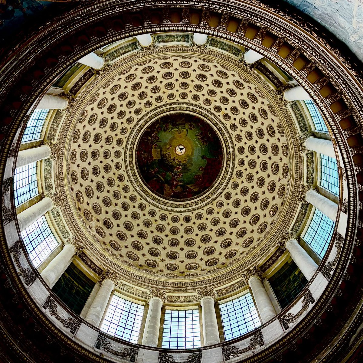 kafrin_kinari's tweet photo. LE GRAND FRANÇAIS #pantheon #hppic #travellovers #wanderlust #mariecurie 2time Nobel prize winner https://t.co/suXArDc1Bv
