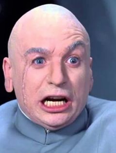 MSerguy61833's tweet photo. Le montage reprend la pose iconique de Dr. Evil et de son clone miniature Mini-Moi interprétés à l'origine par Mike Myers et Verne Troyer. Avec #MikeMyers https://t.co/6kvn5nOxaP