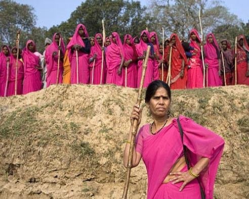womensart1's tweet photo. India's Gulabi Gang, all female vigilante group created in response to a lack of state action against male violence, corruption & human rights violations. Aged 18-60 yrs, members are trained in self defence & are known for their #pink attire #WomensArt #PinkWeek https://t.co/rcE8kzkKb8