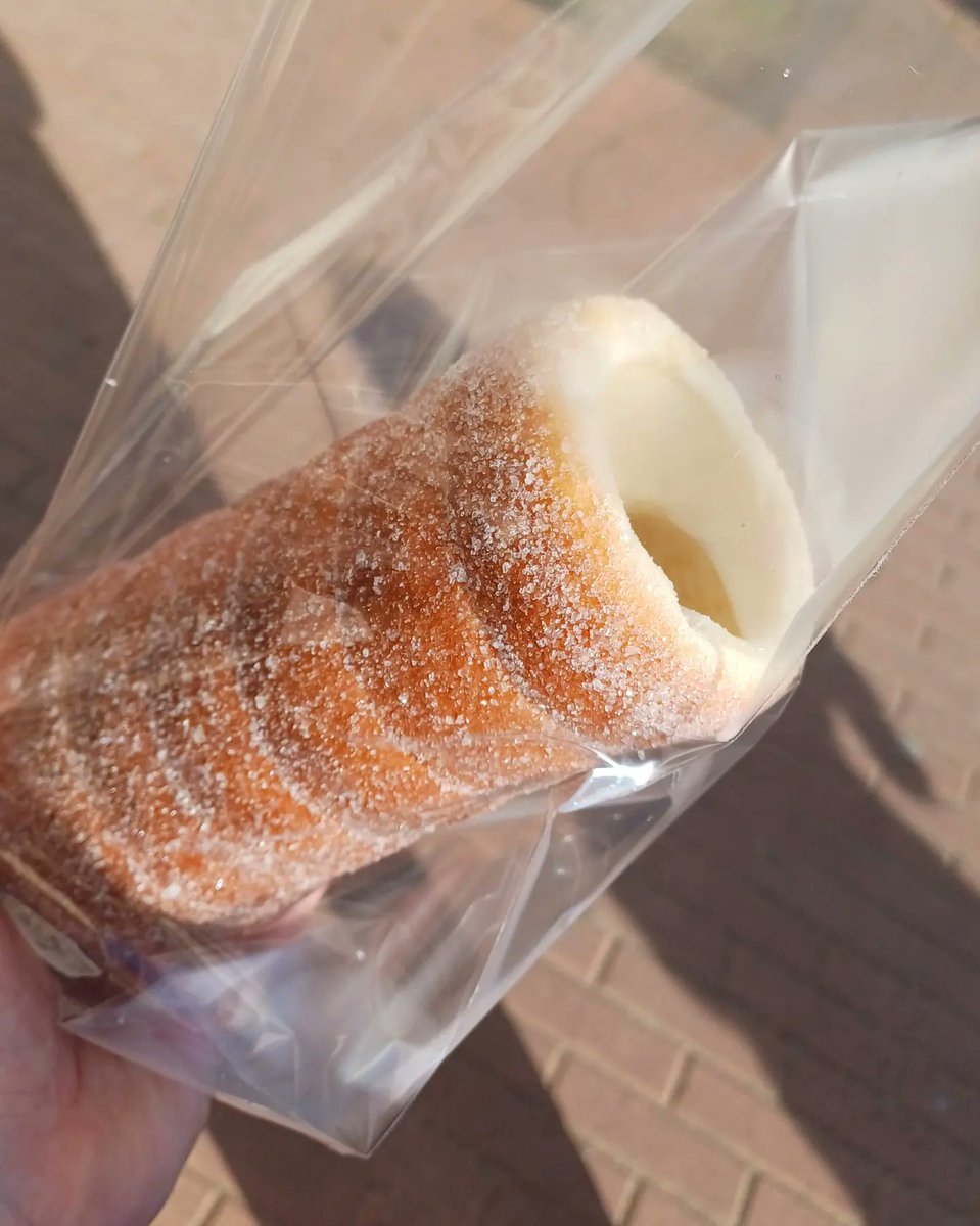 aaliyahmilleryv's tweet photo. Spring, chimney cake, and charming places. https://t.co/bg65ZqiywN