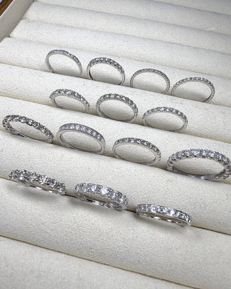 JEWELRY_LAND_jp's tweet photo. 在庫品改めてリポストして行きます！
21時から！
お問い合わせ等もお気軽に👍

ハーフ系はあまり在庫ありませんが、
パヴェ系、色石系と
パライバが数点✨
どれもやりすぎたセール価格なので今のうちです！ https://t.co/h1DvISrzdJ