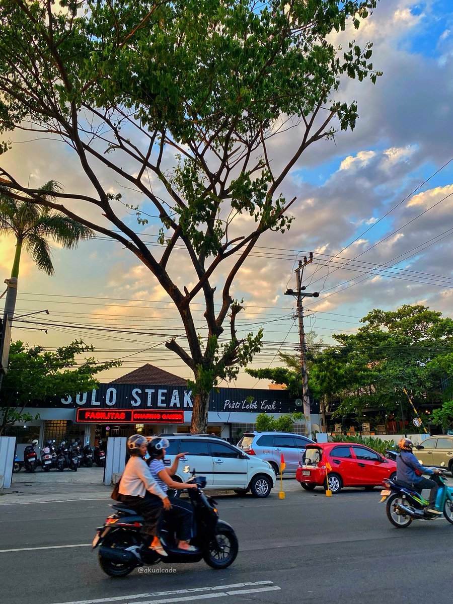 akualcade's tweet photo. PAP CUACA DI KOTAMU🫵🏻😗✨📸🌤️ https://t.co/EltzooQKUw