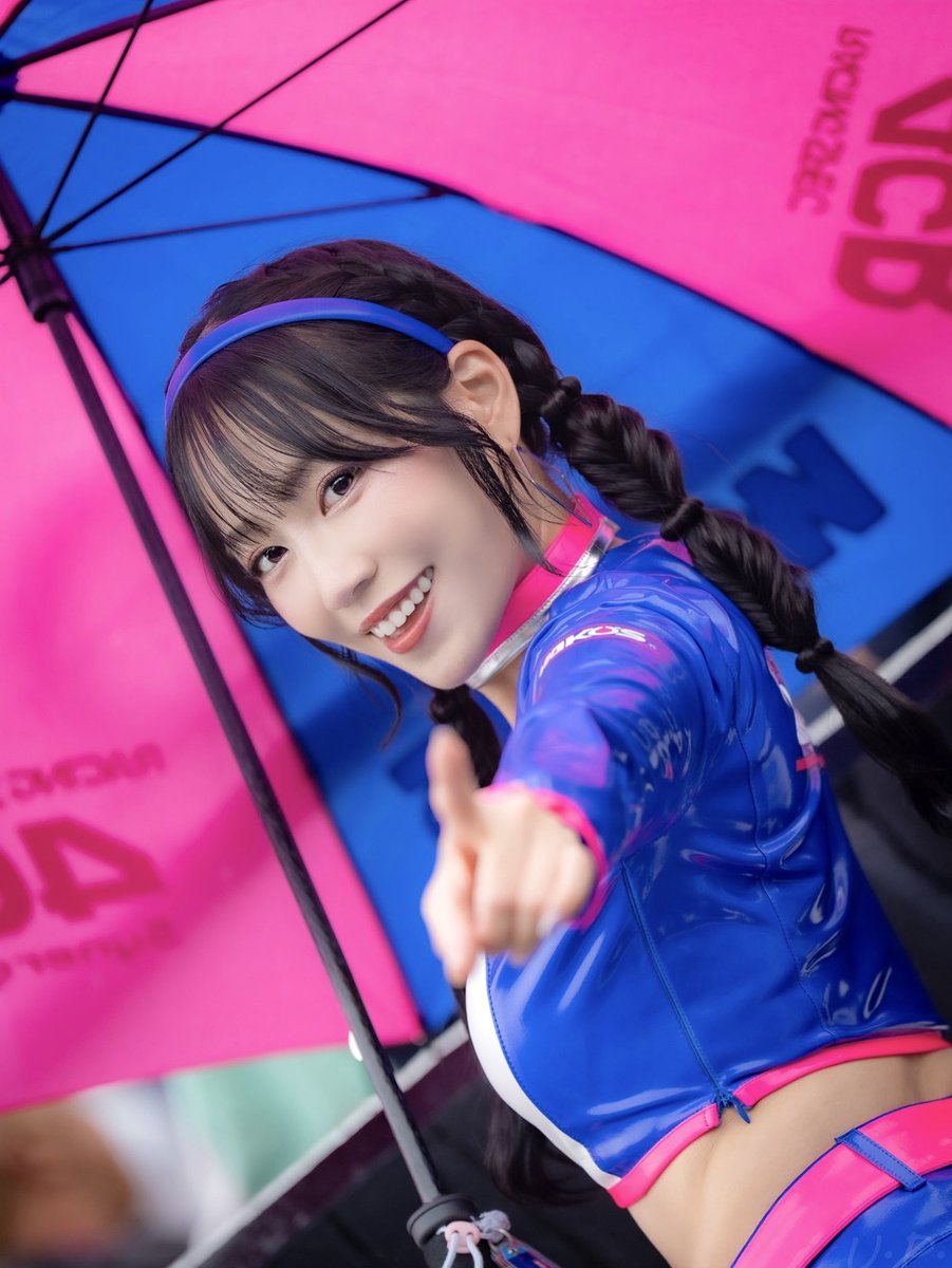 renna1208's tweet photo. 今日分の投票はお済みですか？m9(`･ω･´)ﾋﾞｼｯ!
鮮やかなWAKO'Sブルーとピンクが目を惹く、サーキットで1番目立つコスチュームだと思うの🩷💙
https://t.co/0s7RLhRtbs https://t.co/KIJubXCIZJ