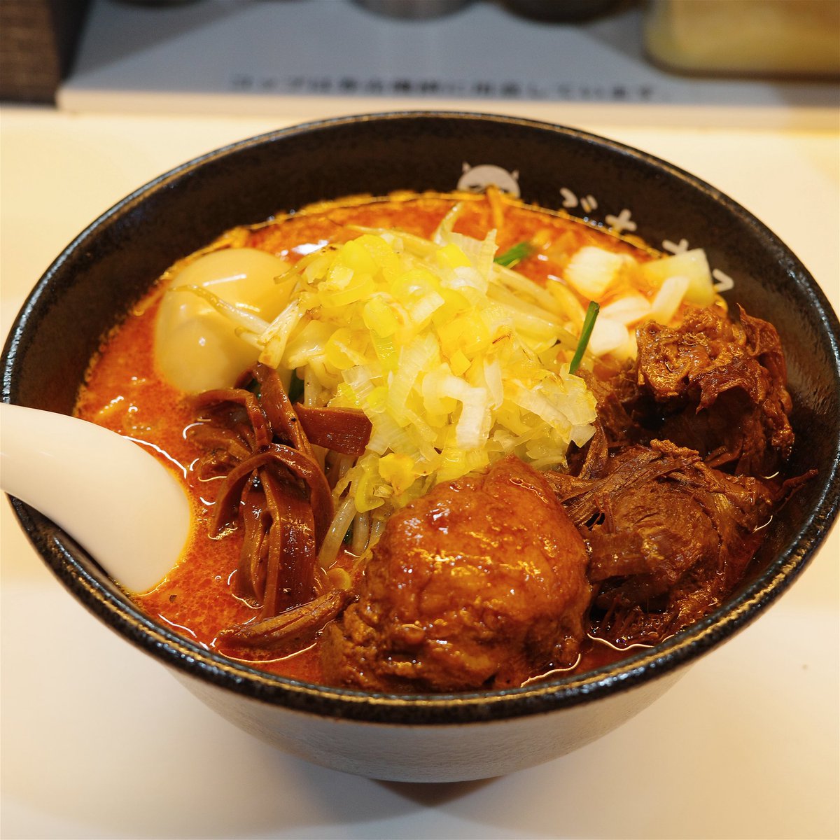 men_soup's tweet photo. らーめん ぶたまろ
得トッピング 味噌らーめん

蒲田から味噌の使者
遅ばせながら初訪問
野菜とスープが別鍋で炒めるスタイル
もっちり麺ととろとろ角煮、ラードに煽られたシャキシャキもやし
とっても美味しかった😋
次はブラックなるものを食べてみたい https://t.co/fmkEPgcvqQ