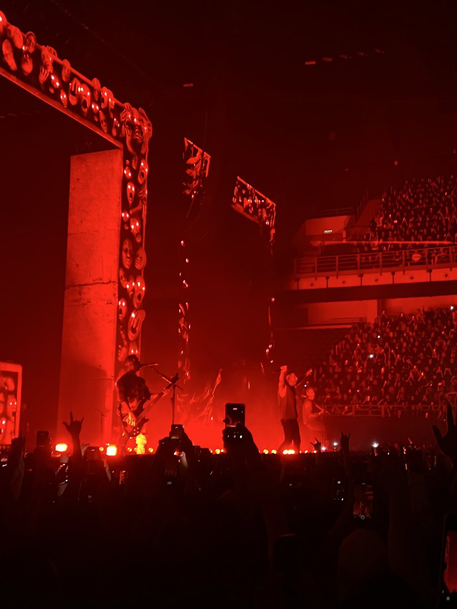 darmerc21's tweet photo. @TheOfficialA7X I’ll remember this night forever, thank you lads https://t.co/CZLeKLxsc9