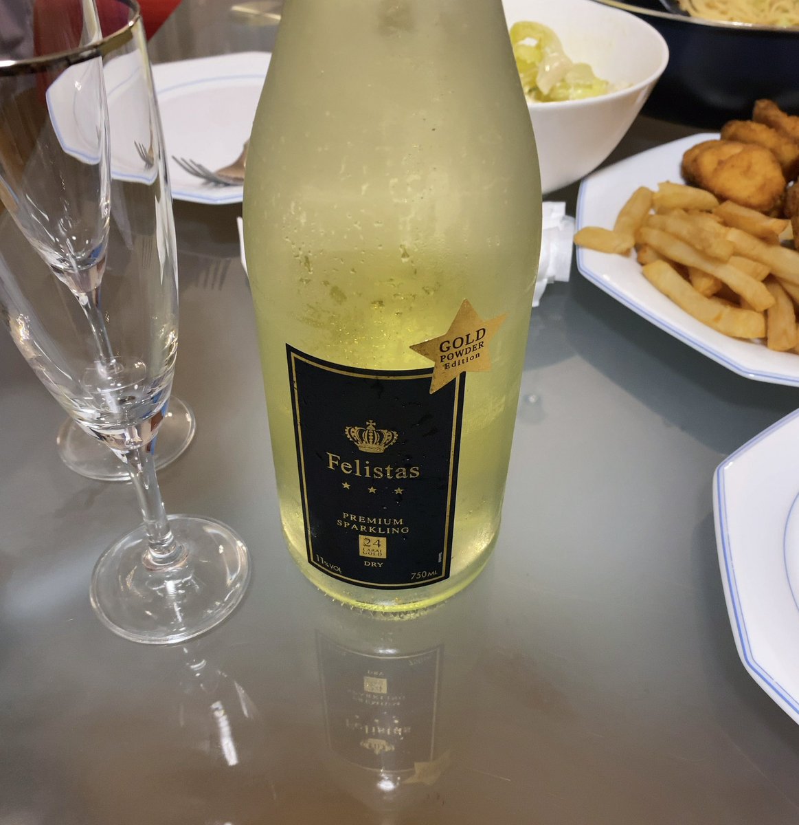Nervous_Rfriday's tweet photo. 🍾🍾 https://t.co/Y5cnl4a9zP