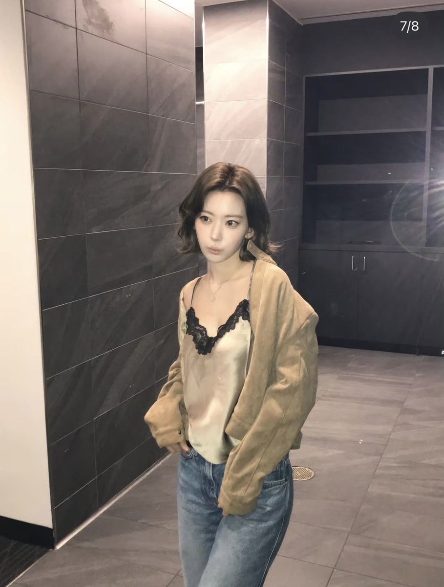 tjr1ih's tweet photo. さくちゃんどんどんヘルシー美女になってる。こちら度肝を抜かれました。
素敵なのでもっと私服見たいです。
#宮脇咲良 https://t.co/SFhejD2Kh1