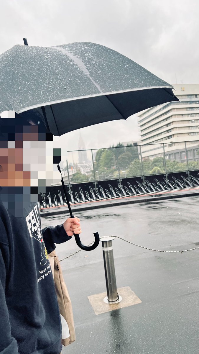 yotsuba_'s tweet photo. 息子と病院。
雨やだねぇ https://t.co/TGrehPquM8