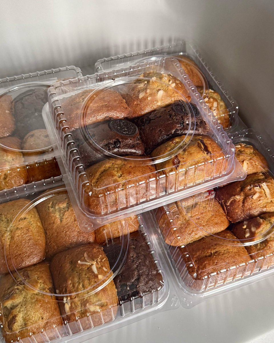 Ws_Bakeshop's tweet photo. WARNING: this post may include our berry cakes, banana bread 6 packs, vanilla cheesecakes and our favorite meme drawings ⚠️⚠️ https://t.co/gt0Kd7SvFo