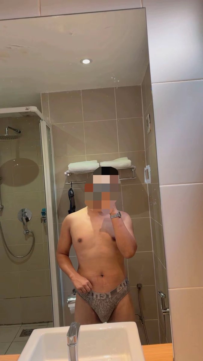 nasafterdark's tweet photo. Bosan la Pengerang ni , tkde ke t nak fun hahaha teringin gak nk rasa hentakan org johor hahaha https://t.co/OOtSuQds7i