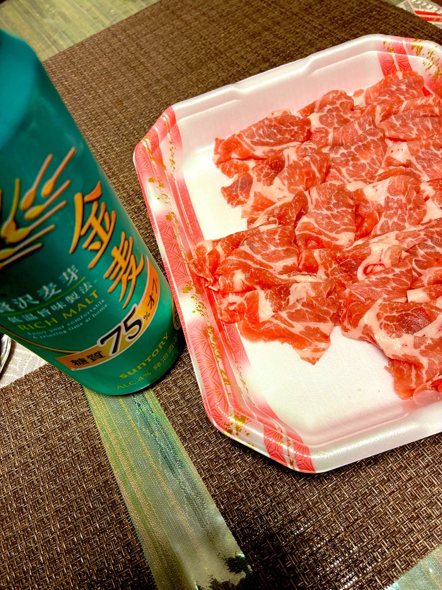 Rimozxcv's tweet photo. 本日は野菜たっぷり豚しゃぶ🐖

本当はラムシャブが良かったけど品切れ😭

カンパーイ🍻

#乾杯　#晩酌　#しゃぶしゃぶ　#酒好き https://t.co/wfxmluM0Pr