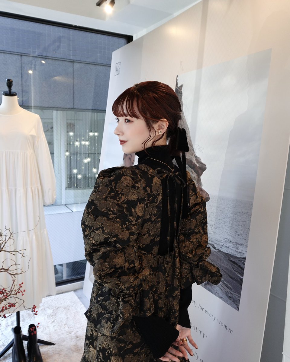 _alice1125_'s tweet photo. ベロアリボン好きの私がこの秋買った
高級感あるヘアアクセはこれ🥂✨ https://t.co/LoPcItfKGB