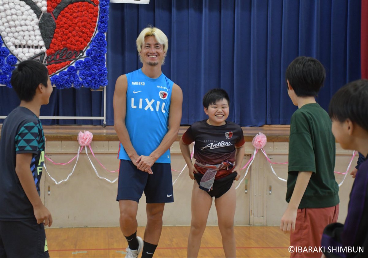 undou_ibaraki's tweet photo. 【J1鹿島】

「2026 ホームタウン小学校訪問」②
🏫鹿嶋市立波野小学校

#鈴木優磨 選手

「改めて自分たちが見られる立場にあると感じたので、僕が言うのもおかしいですけど、子供たちの見本になれるように…したいです」

#antlers https://t.co/aWv5zPkanb