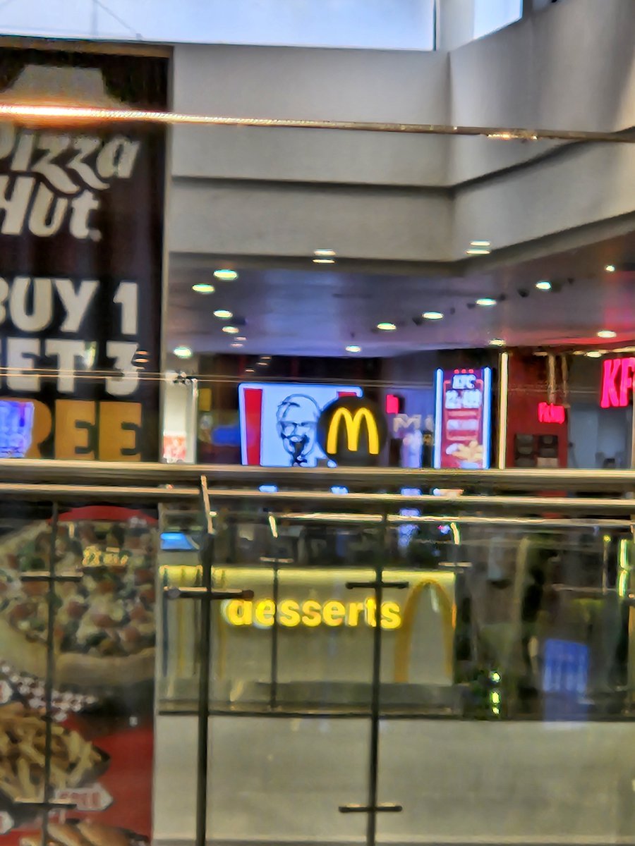 TheAlchemistdot's tweet photo. @McDonalds there's someone behind u...

@kfc are you two getting married anytime soon? https://t.co/6hk2P433Yh