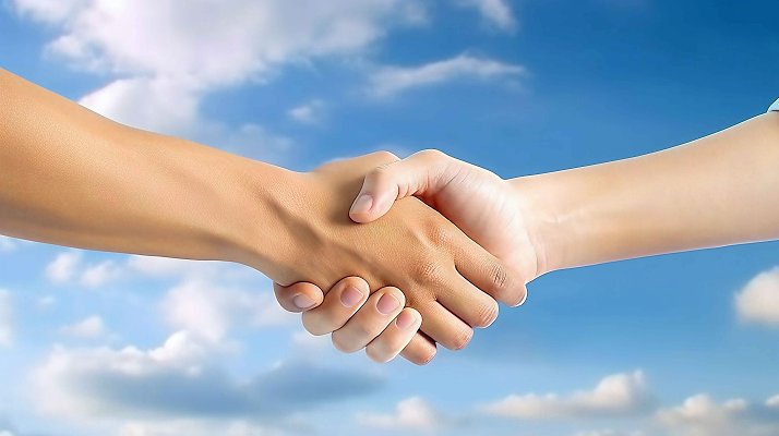 irene_reg_55's tweet photo. [Shaking hands with 煞倩亓, awesome to collaborate with such a dedicated partner!] https://t.co/VGL6zphHwc
