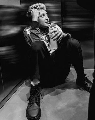 eastistyler's tweet photo. cmon.. close those legs.. please https://t.co/q2E6OIJxem
