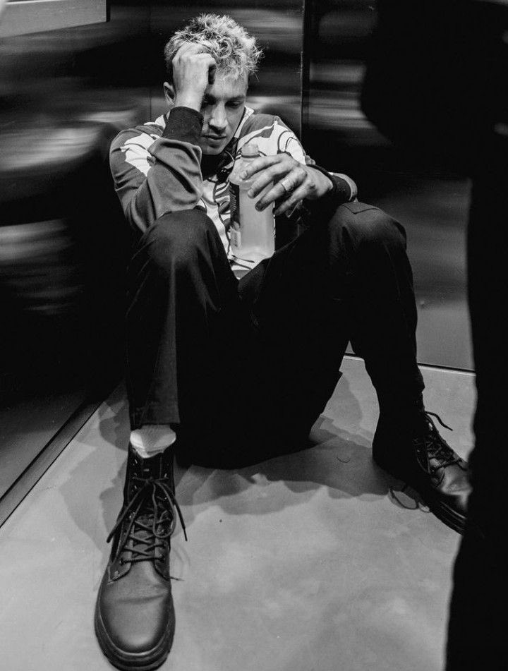 eastistyler's tweet photo. cmon.. close those legs.. please https://t.co/q2E6OIJxem