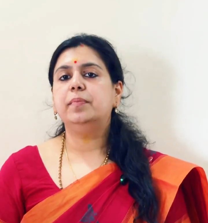 mrvikuind's tweet photo. मसूर ias अधिकारी दिव्या मित्तल ने आज घोषणा की है कि वो राजनीति में आ रहीं है जिसकी शुरूआत उत्तरप्रदेश से करेगी 
एक साल पहले बीजेपी के एक नेता ने इनका विरोध किया था 
क्योंकि दिव्या मेम ने  देवरियावके एक गांव में आजादी के बाद पहली बार पीने का पानी पहुंचाया था जिसका उद्घाटन इन्होंने खुद किया था इसी बात पर बीजेपी के स्थानीय विधायक को मिर्ची लगी थी और मैडम के खिलाफ मोर्चा खोल दिया था
अब मैडम के राजनीति में आने से पूरे उत्तरप्रदेश में खासकर बीजेपी में बहुत खलबली मच गई है
#supportdivyamittal