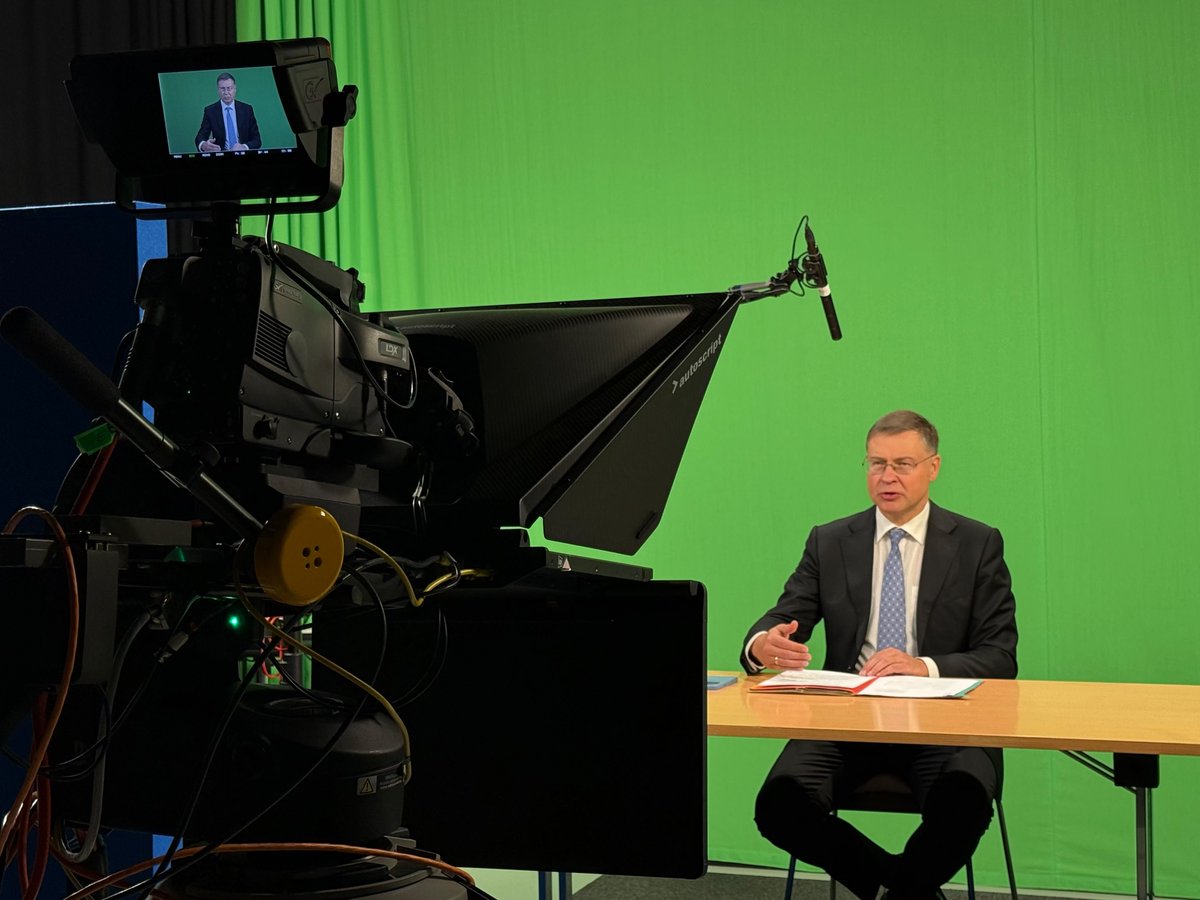 VDombrovskis's tweet photo. Piedaloties Eiropas Revīzijas palātas pasākumā par #REPowerEU programmu, uzsvēru tās ieguldījumu Eiropas energodrošības stiprināšanā. 

⚡️ Būtiski, ka šīs investīcijas kļuva par nepieciešamo politisko katalizatoru, lai neatgriezeniski pārvarētu 🇪🇺 ES atkarību no Krievijas fosilajiem energoresursiem. 

Paldies ziņotājam @Mihails_Kozlovs par diskusijas veicināšanu par šo nozīmīgo tēmu!