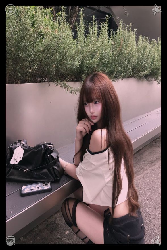 laraisags's tweet photo. 🍵Spring walk Flowers, picked outMia gives Sunny a small piece of cotton candy, which Zoe eats through the costume’s mouth hole, thanking her, saying it’s the perfect pick-me-up on a hot afternoon. https://t.co/oYiJX7jbxO