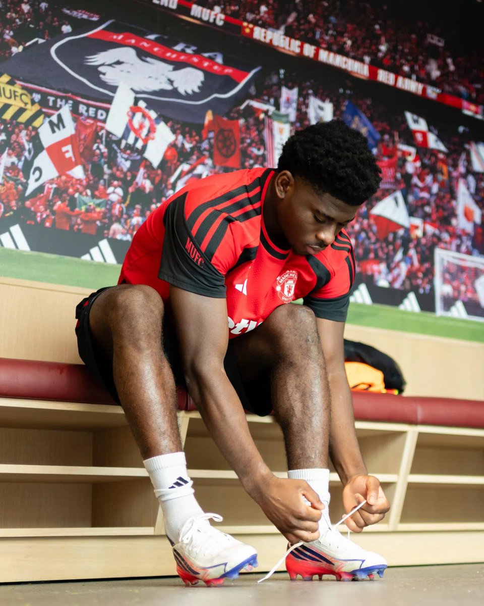 FrankEra_'s tweet photo. 🚨🤩 | NEW:

The majority of the Manchester United players were given last week off.

However, a few squad members reported to Carrington for individual sessions, with Carlos Baleba being ONE of them. 

[@StevenRailston] https://t.co/KQ3mQHs9vE
