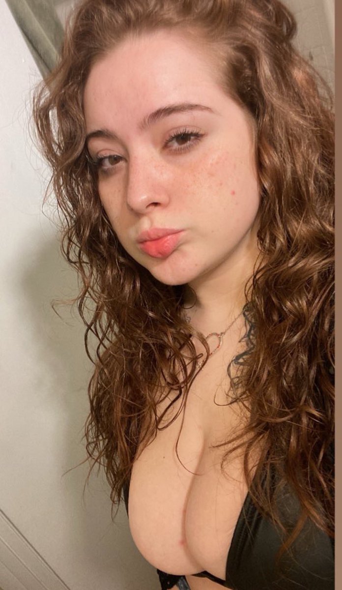 toxic_hijack's tweet photo. Just some more photos of @Gingerbaabyx look at her beauty 🥵🥵🥵🤤🤤🤤 https://t.co/hUsP1U9a3i