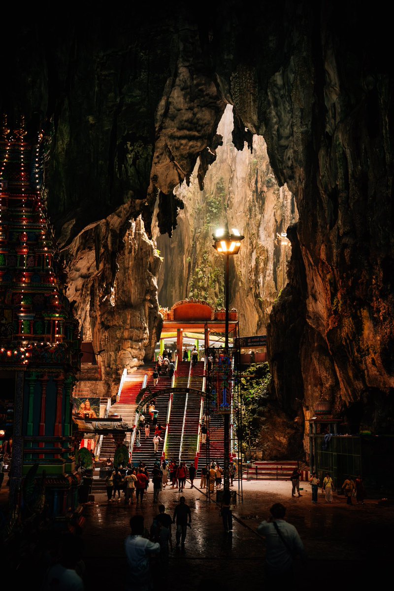 AstonMartinF1's tweet photo. Taking in the sights of Malaysia. 🇲🇾

📍 Batu Caves https://t.co/0nhkXm2IOO