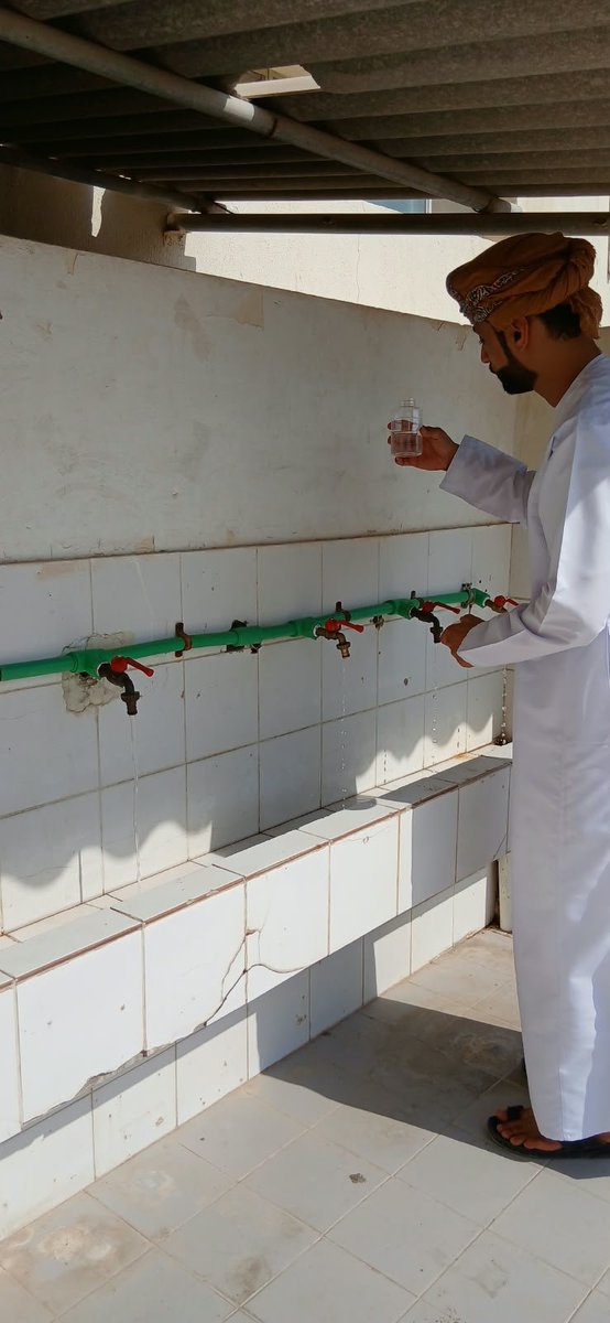 eduGovmct1605's tweet photo. حرصًا على صحة وسلامة الطلبة، زار المدرسةَ فريقٌ من المديرية العامة لبلدية مسقط بقريات، وذلك لفحص مياه الشرب والتأكد من مطابقتها للاشتراطات والمعايير الصحية المعتمدة، بما يعزز توفير بيئة مدرسية آمنة وصحية.
#فعاليات_تعليمية_مسقط https://t.co/mnTAug4EvA