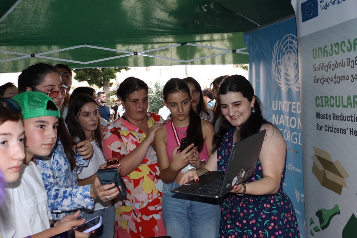 UNDPGeorgia's tweet photo. Chompo the Waste Monster👾 brought a circular gaming challenge to @IliaStateUni’s Science Picnic!

Chompo-calypse, a digital game, turned sustainable waste management into a fun learning adventure.

🇪🇺🇺🇳 Explore EU/UN support for #CircularEconomy

♻️ https://t.co/6mv855cgc3 https://t.co/IjFzORyUFA