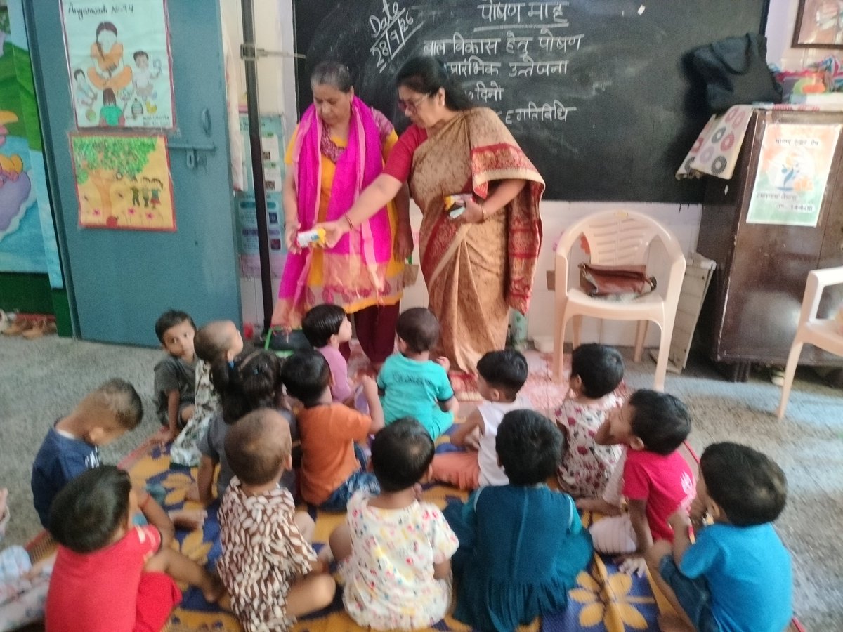 niketa29's tweet photo. आज  अपने ग्रह मंडल जोशी कॉलोनी में स्थित आंगनवाड़ी संख्या 94 में ‘आंगन मिलन सेवा’ के तहत आयोजित कार्यक्रम में कार्यक्रम संयोजिका के तौर पर सहभागिता करने का अवसर मिला।

इस अवसर पर अतिथि के रूप में श्रीमती मंजू गुप्ता जी की गरिमामयी उपस्थिति रही। कार्यक्रम के दौरान आंगनवाड़ी https://t.co/sMSKy7kNLA