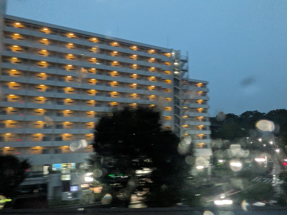 hideyaemma's tweet photo. 歴史的な長雨の中を東京から地元へ。来週からの国会論戦に備えて今日午後は防衛ジャーナリストに事務所に来てもらい、党の同僚議員と共にレクチャーを受けました。防衛3文書改定と国防費の増額、それに原潜保有問題など多岐に渡る論点提示を受けました。国会論戦に向けてしっかりと準備します。 https://t.co/NrGEH96nJF