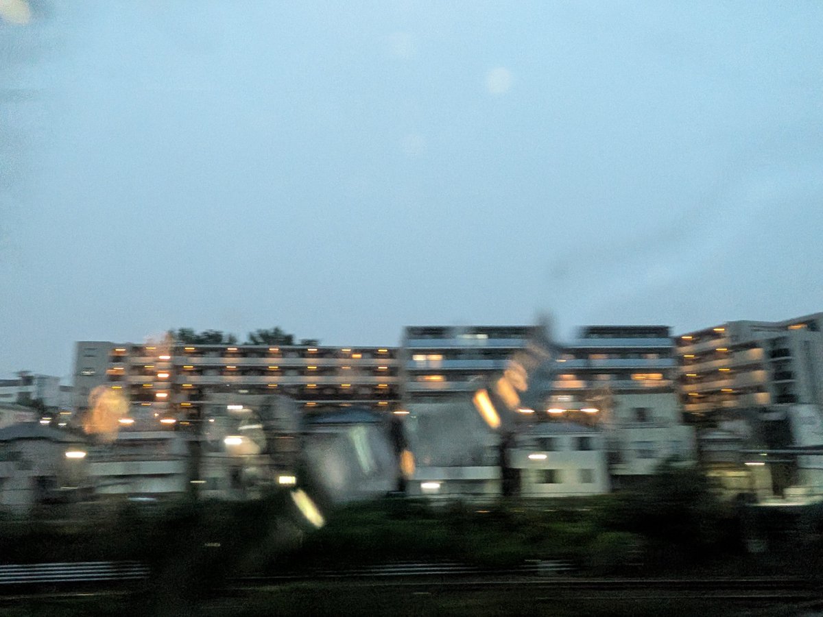 hideyaemma's tweet photo. 歴史的な長雨の中を東京から地元へ。来週からの国会論戦に備えて今日午後は防衛ジャーナリストに事務所に来てもらい、党の同僚議員と共にレクチャーを受けました。防衛3文書改定と国防費の増額、それに原潜保有問題など多岐に渡る論点提示を受けました。国会論戦に向けてしっかりと準備します。 https://t.co/NrGEH96nJF