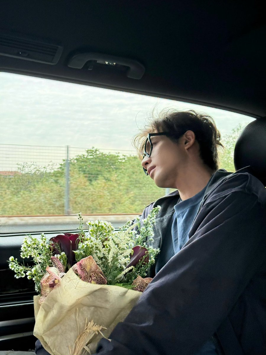 SWL99_update's tweet photo. 260929 | Longlong Weibo Update

At the end of this September

#SongWeilong #宋威龙

1/2 https://t.co/w02u9CkcRU