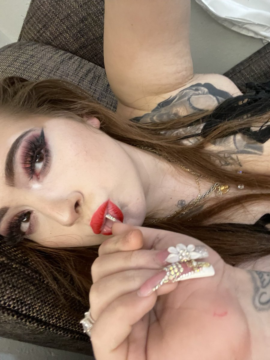 toxic_hijack's tweet photo. So glad she’s my mistress @Gingerbaabyx she super friendly and super gassy 🍑💨💨💨 https://t.co/QCi5DDxzQx