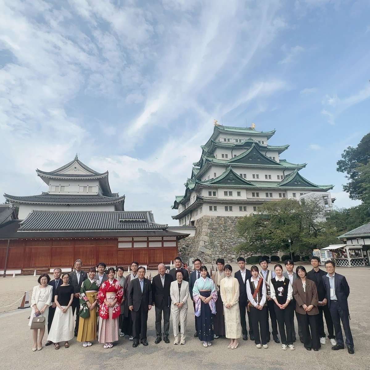 iyama_official's tweet photo. ペア碁ワールドフェスティバル2026にお越しいただいた皆様、関係者の皆様、そしてペアとして5局戦ってくれた上野愛咲美六段、ありがとうございました。

いろいろなプログラムがあり、皆様のおかげでとても盛大なイベントになったと思います。
たくさん対局してオジサン棋士はヘロヘロですが、とても良い経験になりました。

改めて皆様に感謝申し上げます。

(井山)