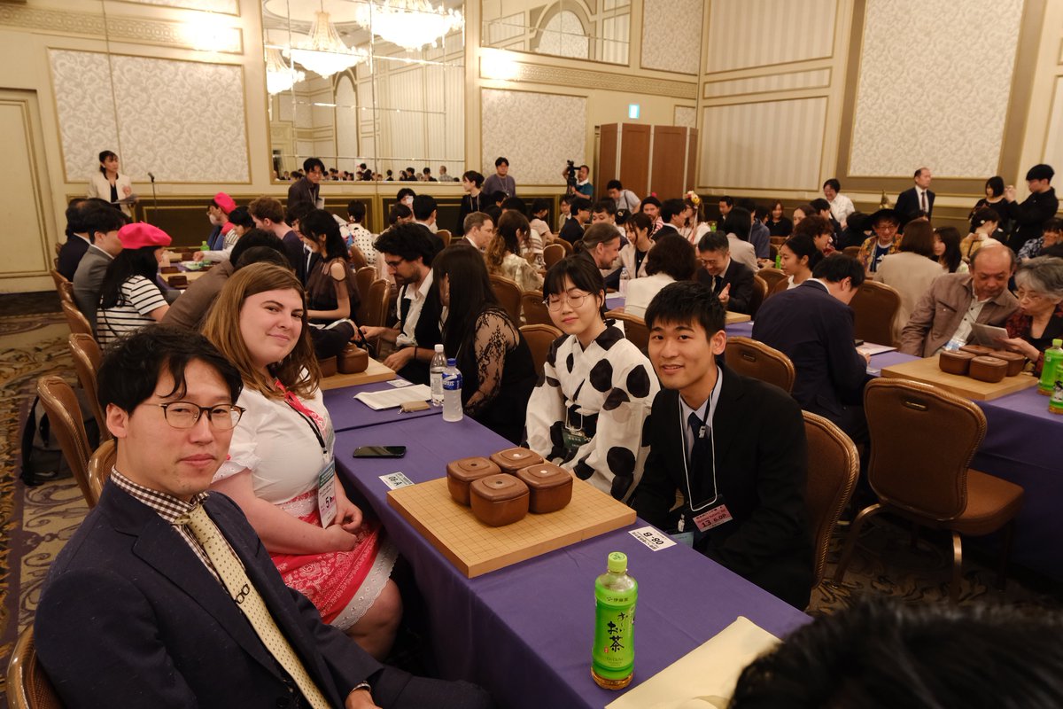 iyama_official's tweet photo. ペア碁ワールドフェスティバル2026にお越しいただいた皆様、関係者の皆様、そしてペアとして5局戦ってくれた上野愛咲美六段、ありがとうございました。

いろいろなプログラムがあり、皆様のおかげでとても盛大なイベントになったと思います。
たくさん対局してオジサン棋士はヘロヘロですが、とても良い経験になりました。

改めて皆様に感謝申し上げます。

(井山)
