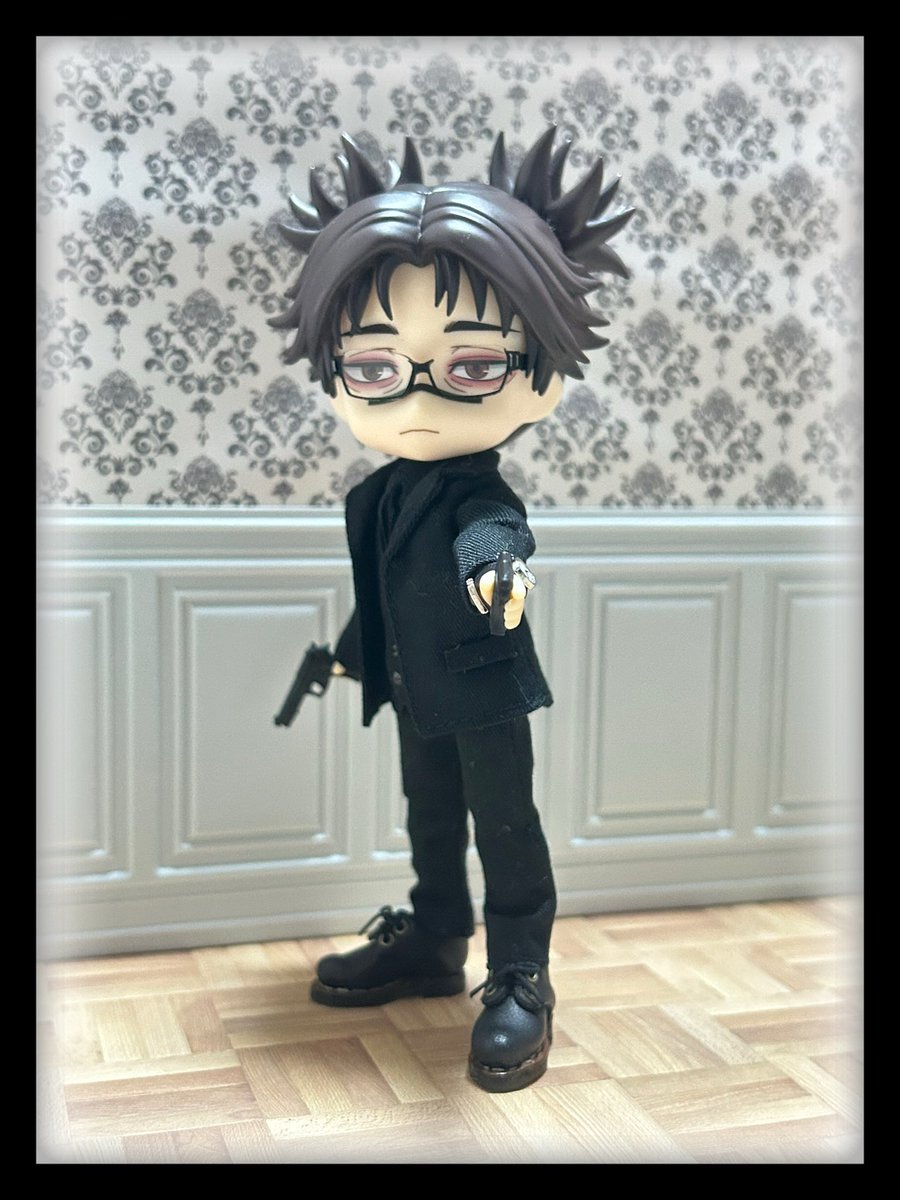 12ucha24's tweet photo. 癖に癖を重ねる…👓🗡🔫 https://t.co/fYlorQkrFA