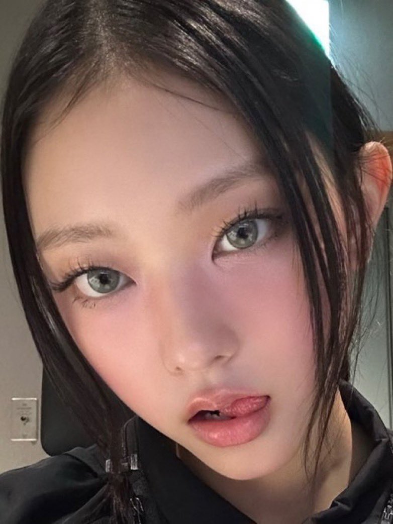 akiyama0b's tweet photo. Bom dia meus putinhos 😵‍💫😵‍💫 ja acordei soltando melzinho pra minha gatinha preferida
queria tanto melar esse rosto de porra 😭😭 https://t.co/1A6lRyL7ob
