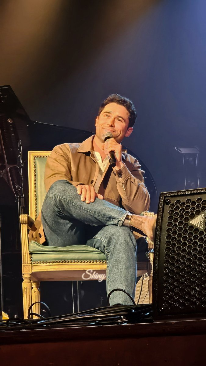 robsgkupdates's tweet photo. Robbie G.K. had a surprise appearance at Rachel’s book tour Q&amp;A in Montreal. 

📸 Shiny_LYX via x/twitter https://t.co/7oQtfTggt4