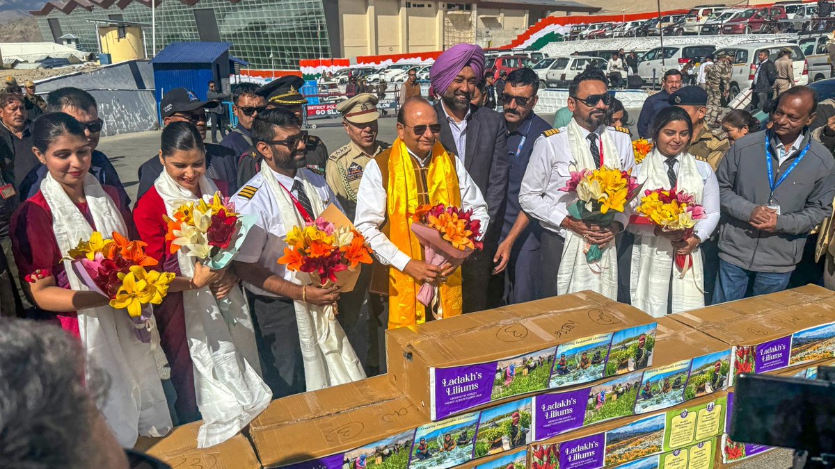 Ladakh_Updates's tweet photo. A beautiful example of innovation, diversification and inclusive development in Ladakh. Credit to Hon'ble Lieutenant Governor @lg_ladakh for promoting commercial floriculture, creating new livelihood opportunities and adding a colourful dimension to Ladakh's rugged landscape. https://t.co/0ihTbBpf2H