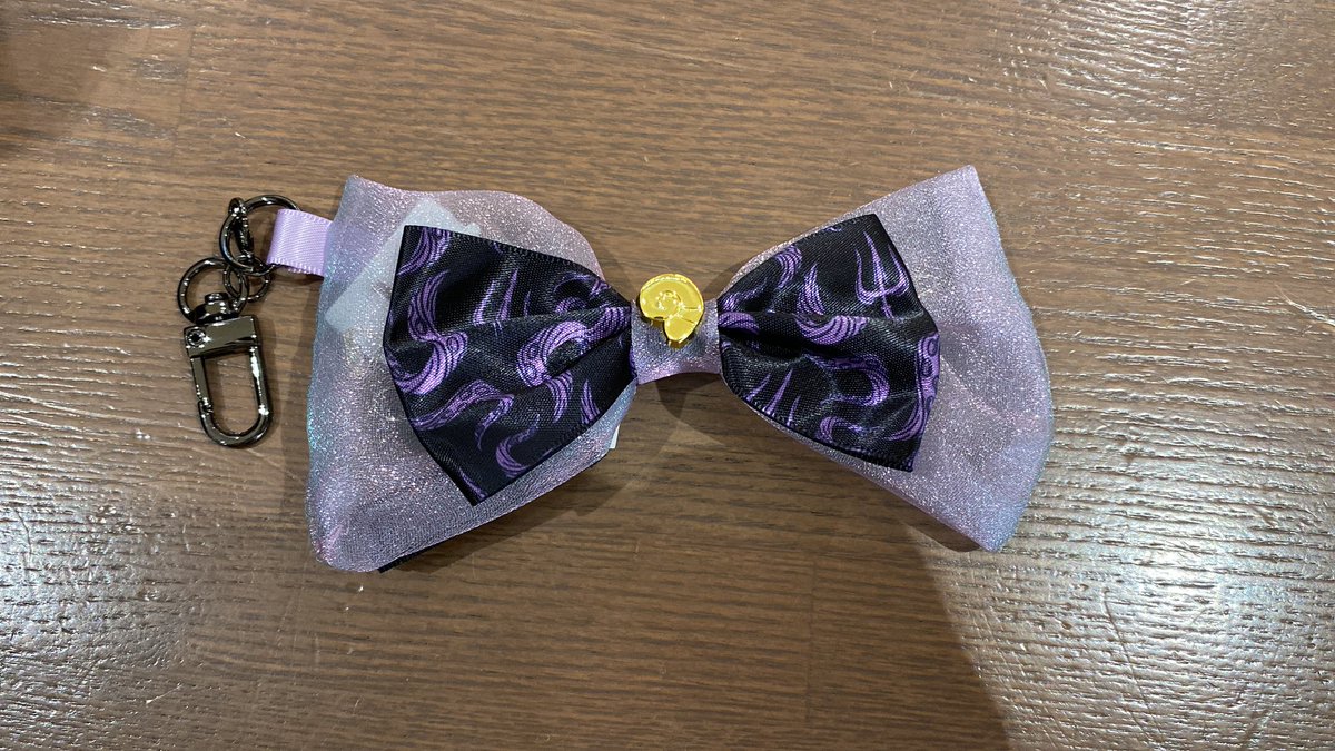uto_Asari's tweet photo. 【交換】
ディズニーヴィランズ シークレットキーホルダーライトアップ リボン DISNEY VILLAINS ハロウィン

譲▷アースラ

求▷マレフィセント

10月6日、25日ランド内または郵送交換でのお取引 https://t.co/BgOlGHbAff