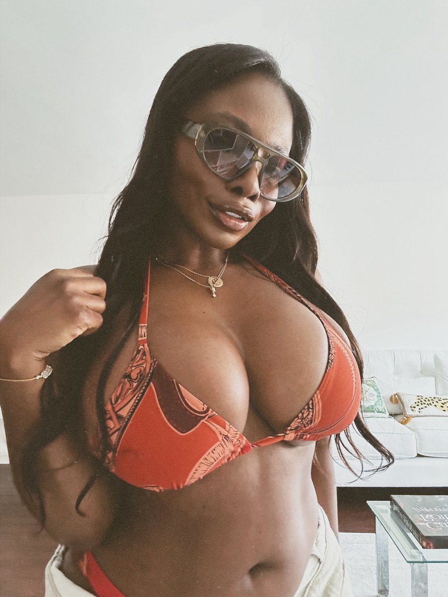 SweetKaraLala's tweet photo. Apparently people lovee the first pic of me? #bikini #NSFW https://t.co/V3kHTYZQI1