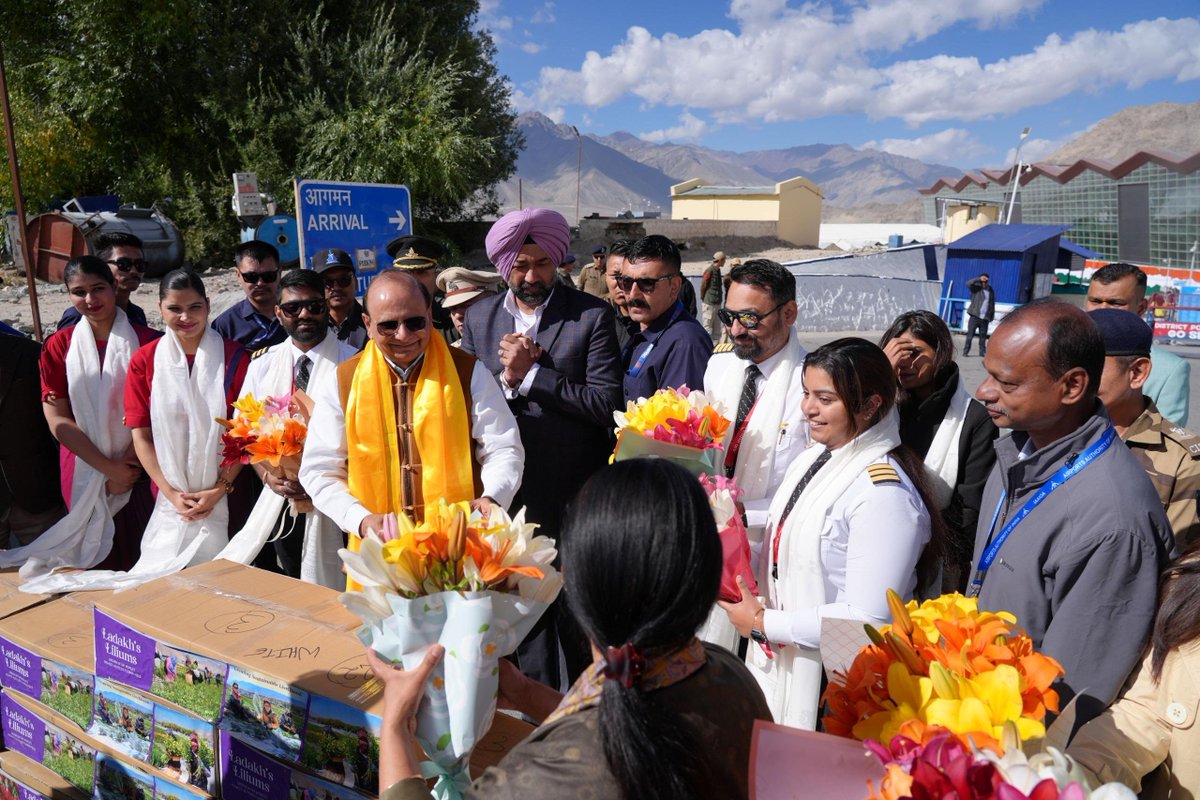 Ladakh_Updates's tweet photo. A beautiful example of innovation, diversification and inclusive development in Ladakh. Credit to Hon'ble Lieutenant Governor @lg_ladakh for promoting commercial floriculture, creating new livelihood opportunities and adding a colourful dimension to Ladakh's rugged landscape. https://t.co/0ihTbBpf2H