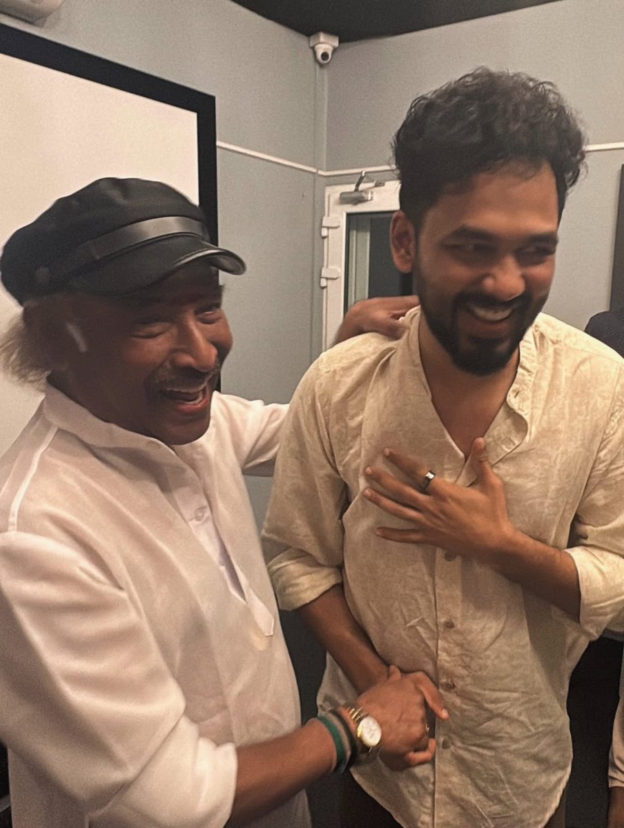 Animelover2973's tweet photo. தமிழ் சினிமாவில் கானா பாட்டிற்கும் ரேப் மியூசிக்கும் புதிய பாதை அமைத்த இரண்டு பெரிய லெஜெண்ட்ஸ்களின் மேஜிக்கல் சந்திப்பு மீசைய முறுக்கு 2 படத்திற்கு தேவா சாரின் சிறப்பு பாராட்டு   

#HipHopTamizha #MeesayaMurukku2 https://t.co/YA9hX3o5Ud